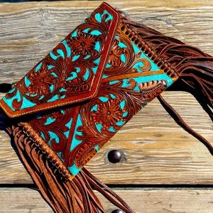 Wynonna Crossbody Clutch